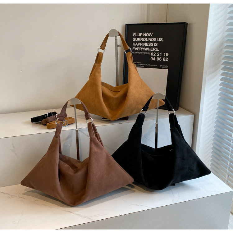 Free shipping designer Casual Commuter Bag Large Capacity Underarm Bag Handbag Simple Fashion Versatile Shoulder Bag Matte High-end Crossbody Bag
