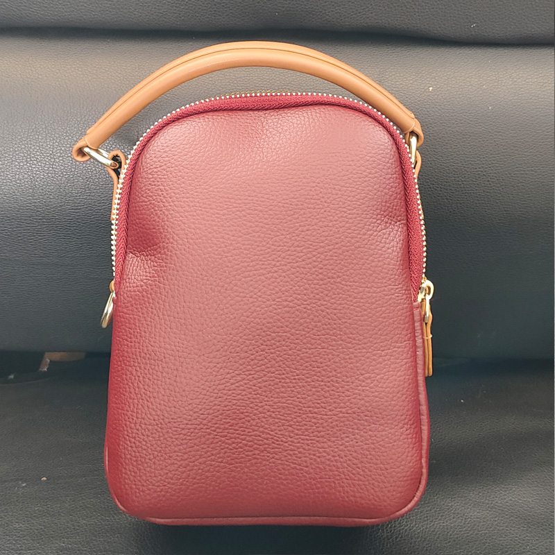 Sophisticated Everyday Handbag for Her: Contemporary Design