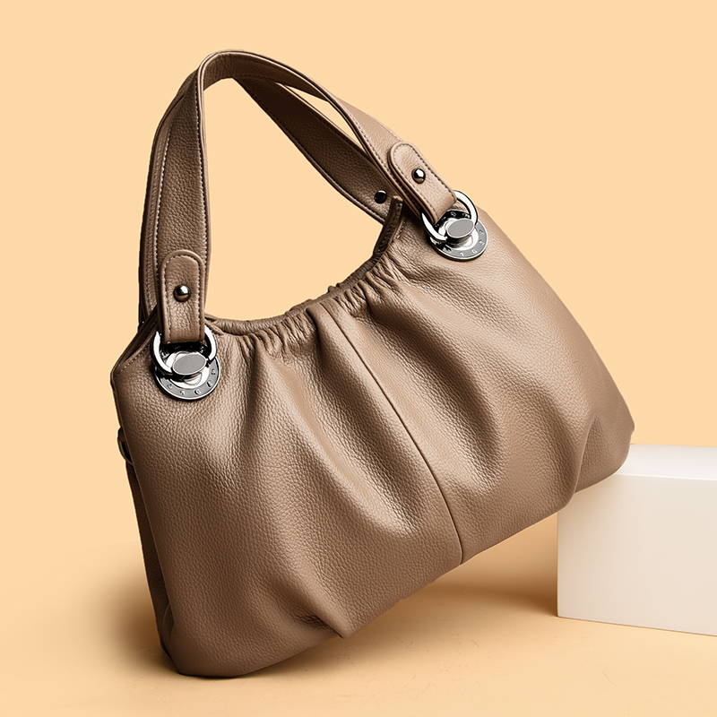 Chic Ladys Designer Purse: Stylish Elegance Meets Strengthful Build