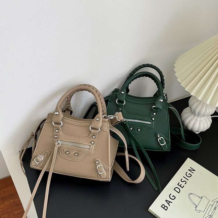 Motorcycle Sweet Cool Stylish Versatile Large Capacity Shoulder Crossbody Bag Women's Handbag city bags