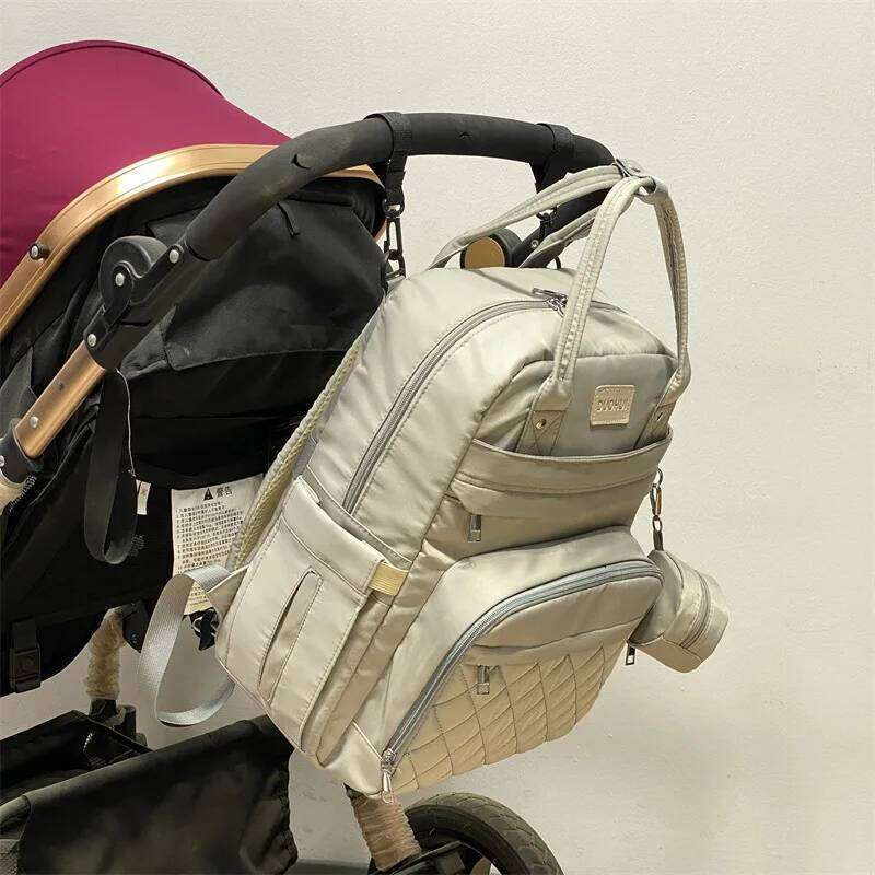 Anti Splash Large Capacity Baby Mom Outdoor Backpack Mommy Bag New Lightweight with Built in Urine Pad Multifunctional