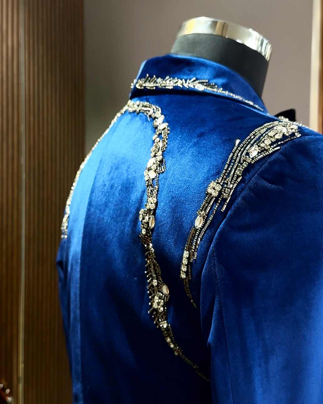 Velvet Men Tuxedos Customized Beading Diamond Groom Jacket Fashion Birthday Party Show Wear One Piece