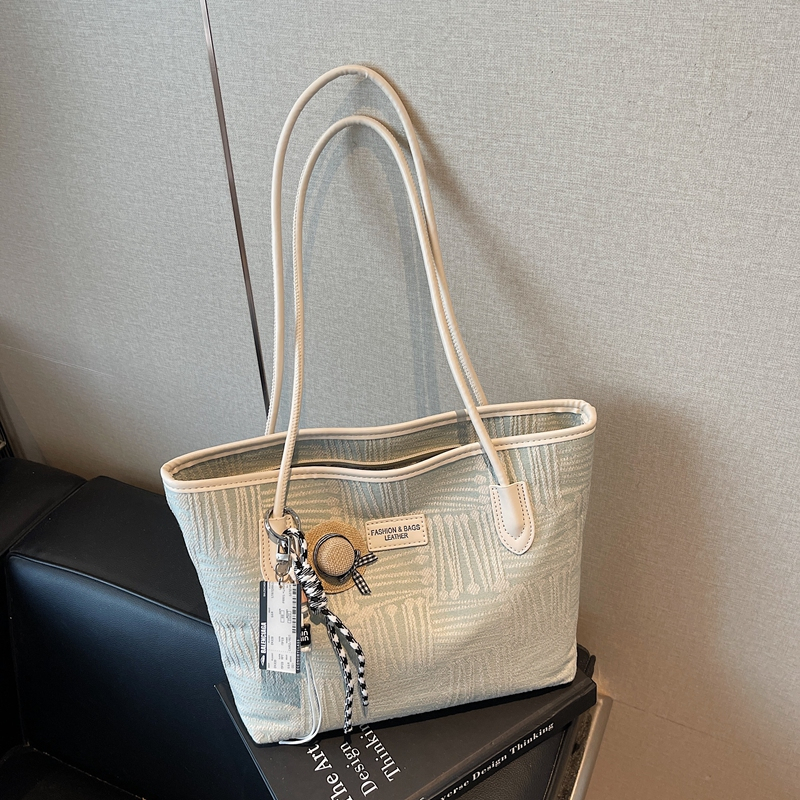 Autumn women's large capacity handbag, student premium spacious bag, simple and versatile shoulder bag, women's essential crossbody bag for 