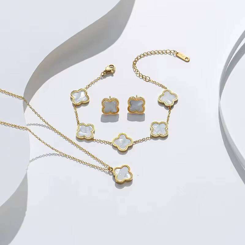 Four Leaf Bracelet Clover Set Non Famous Brand Fashion Wholesale Gold Plated Lady Designer Jewelry