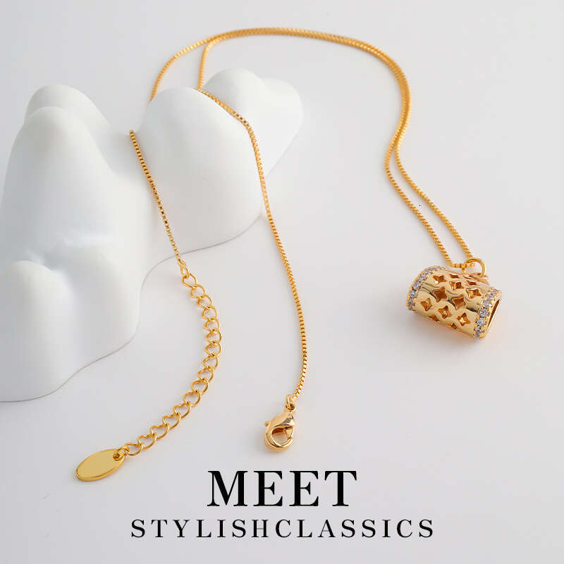 French Light Elegant Bag Necklace for Women Versatile High-End Niche Pendant Personality Little Style Sweater Chain