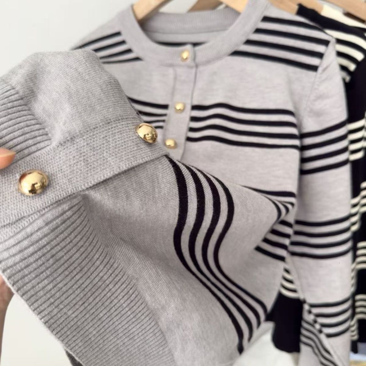 2025 Korean style new striped autumn color block sweater cardigan knitted loose fit designer slim design fit top knitted