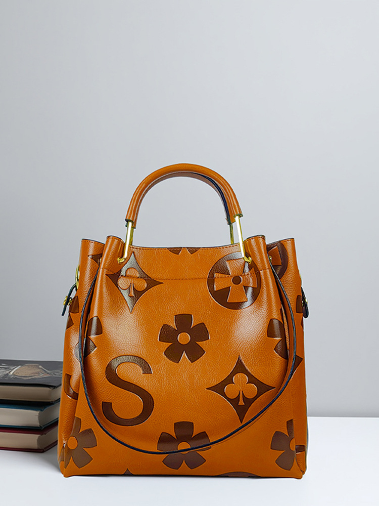 new Free shipping designer bag Crossbody bag with women's layered design fashionable and convenient