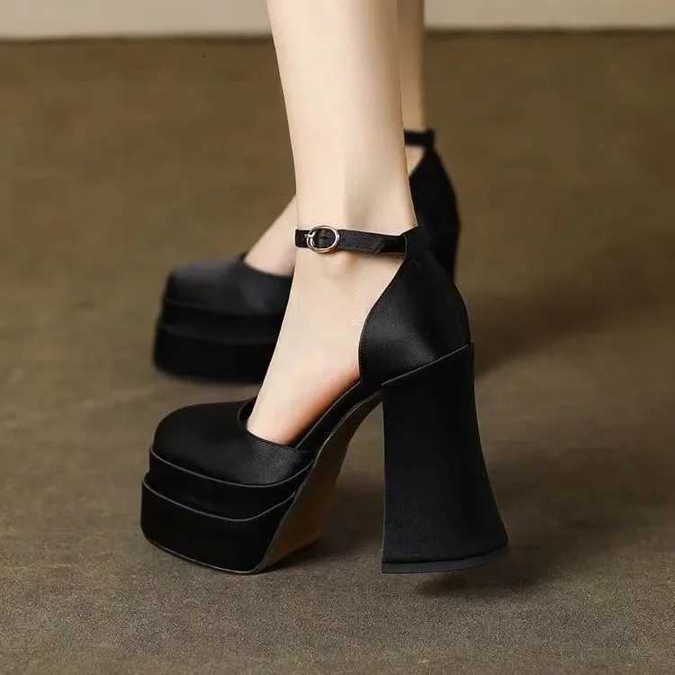 2025 Summer New Womens Satin Wedding Shoes TWalk Show High Heels Sandals Outerwear Model Thick Base 12cm Casual Adults W250910