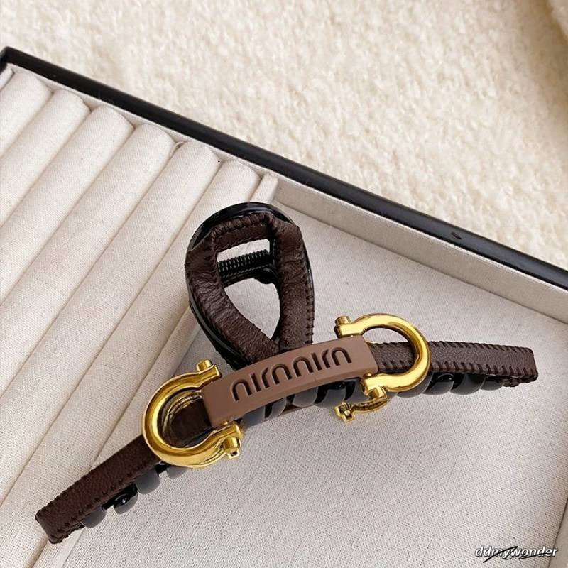 Elegant Faux Leather Claw Clip: Large, Strong Hold Hair Clip For Women's Ponytails And Fashionable Hairstyles