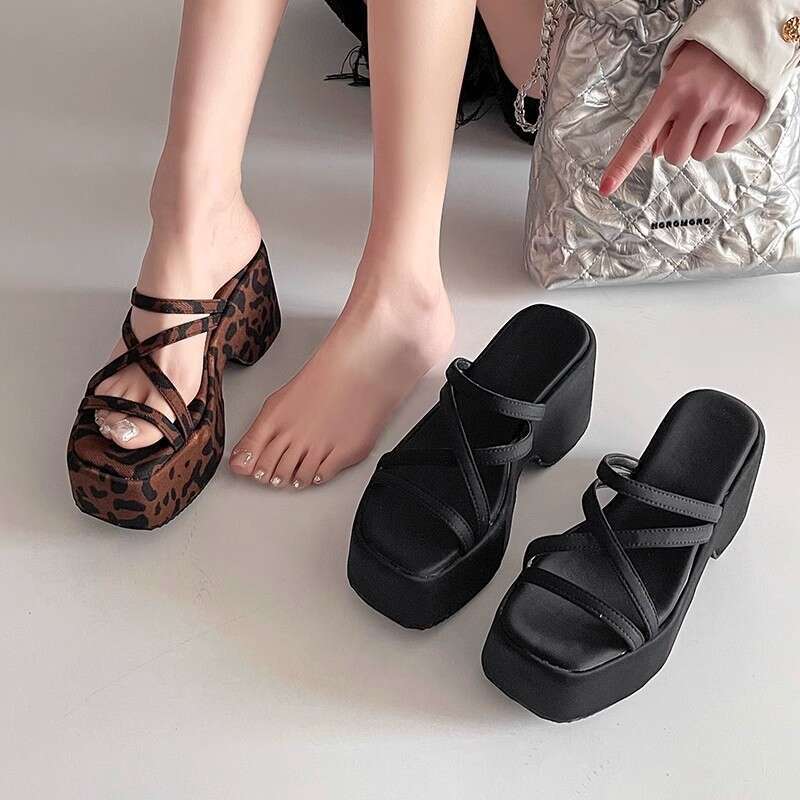 Thick-Soled Black Platform 2025 Spring/Summer New Women's Fashionable French Style Beach Vacation Roman Sandals