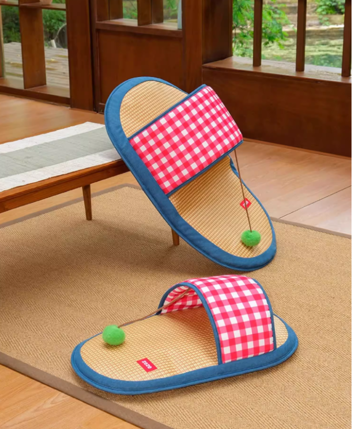 Durable Animal Comfort Zone: Easy-to-Clean Sleep Cozy Pad for Furry Friends
