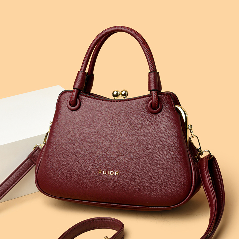 Luxury Equestrian-Inspired Tote for Her: Sturdy Fabrication Meets Opulent Appeal
