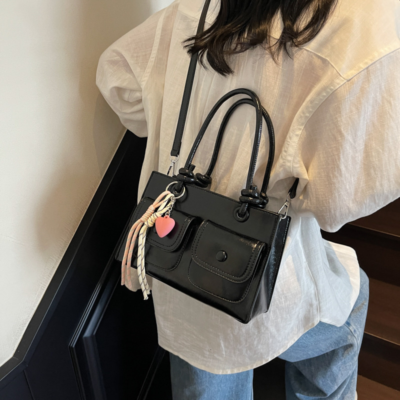 2025 autumn new women's handbag Korean version fashion trend shoulder bag bag niche design versatile simple handbag designer bag