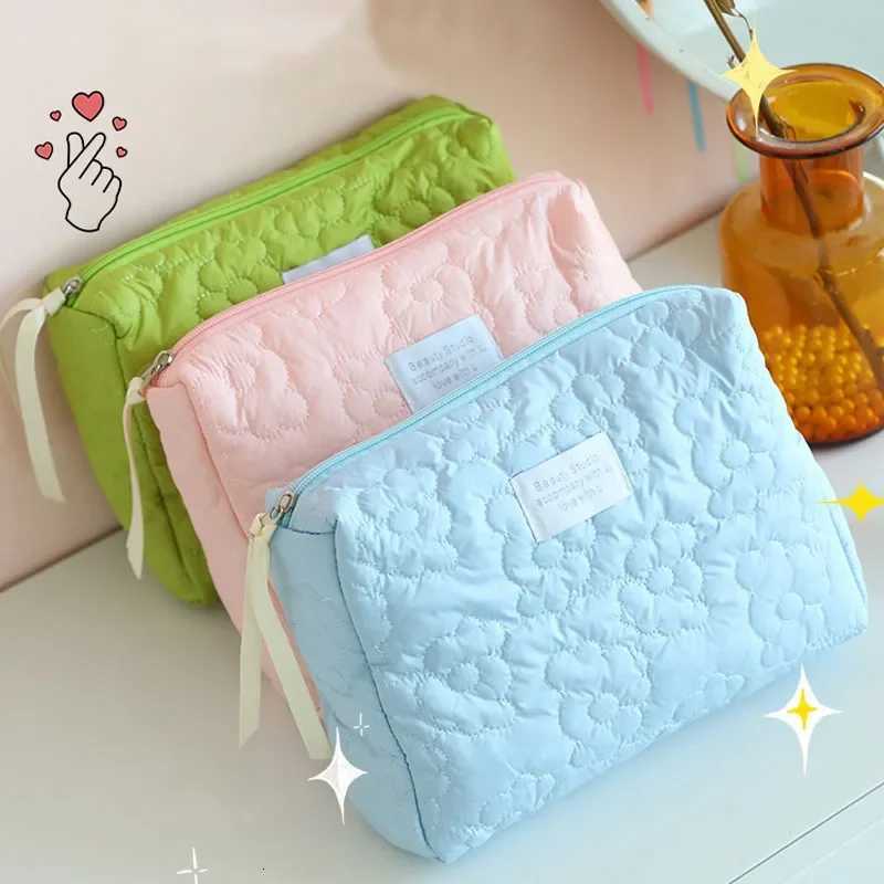 Flower Pattern Women Makeup Bag Toiletries Cosmetic Organizer Zipper Bag Travel Wash Pouch Cosmetic Bag Female Make Up BagsXJ250910