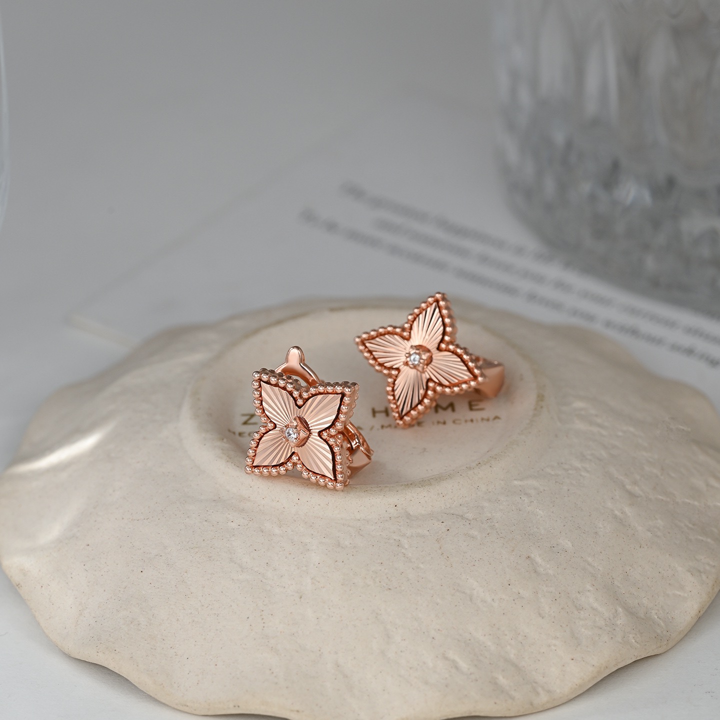 Rose gold genuine gold electroplated light luxury ear buckle temperament versatile classic old flower clover earrings for women