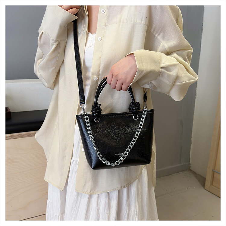 2025 autumn new underarm bag niche design versatile trend light luxury atmosphere lazy style women's shoulder bag designer bag