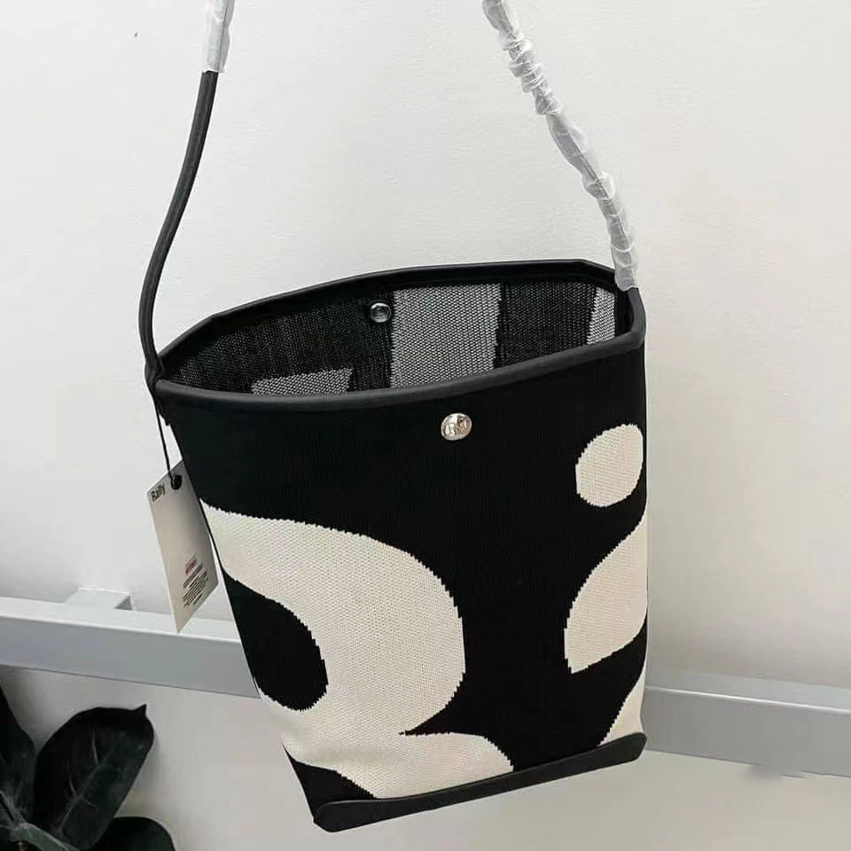 New Thai Niche Bucket Bag For Women Trendy Luxury Bag Designer Bag Large Capacity Letter Print Free Shipping Shoulder Bag Rally Underarm Bag