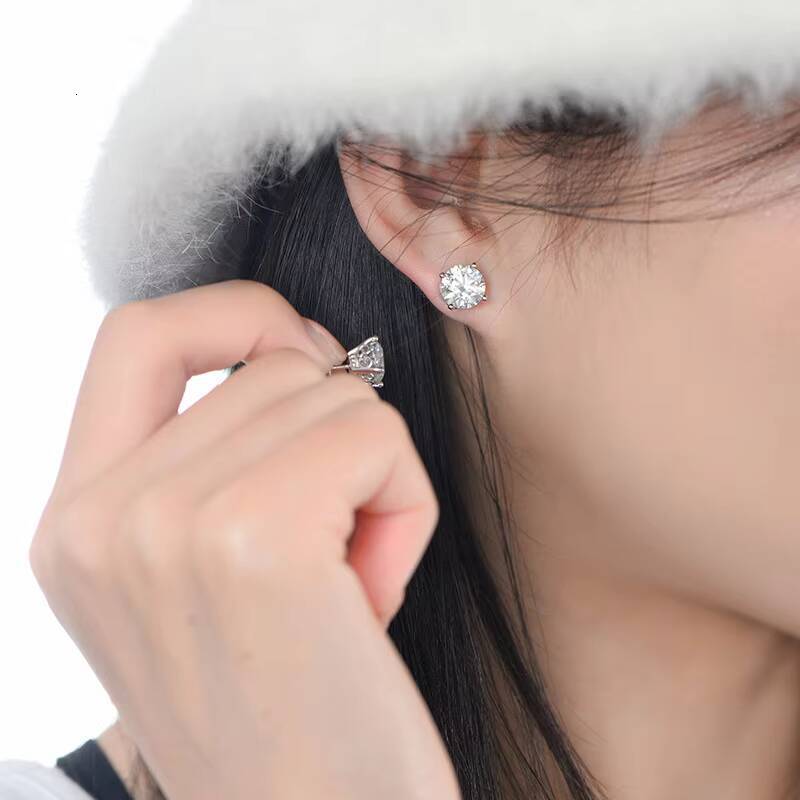 Wholesale Fashion Jewelry 925 Sterling Silver Moissanite Stud Earrings High Grade Simple Elegant Double C Earring for Women Gift