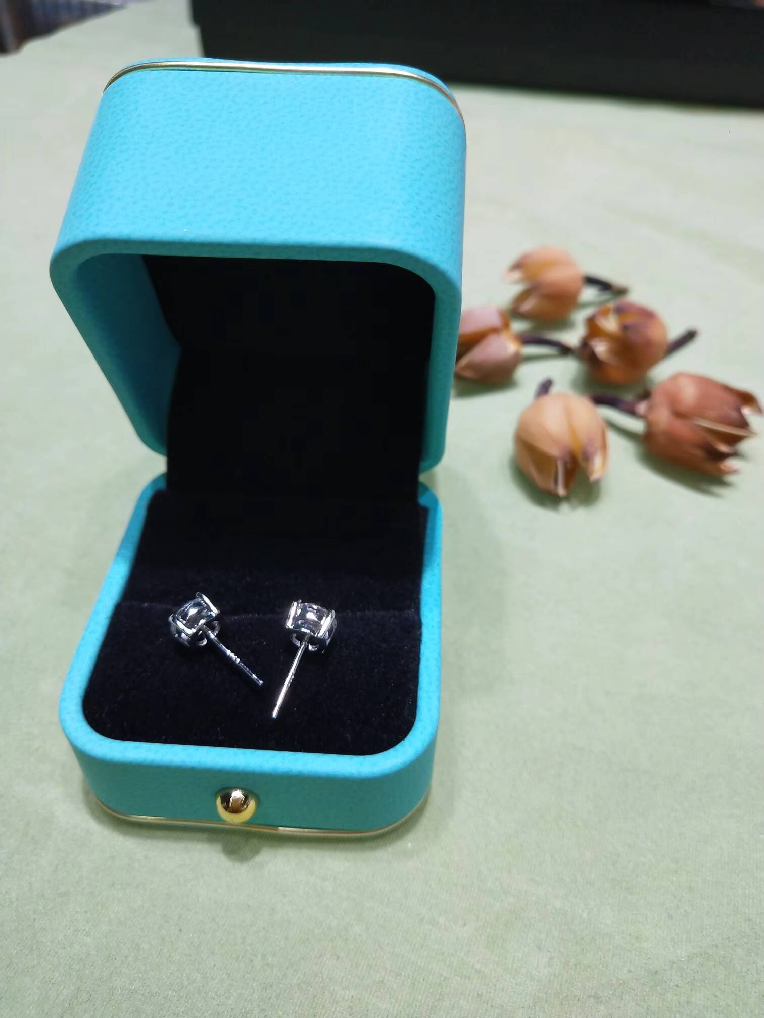 05 Carat round Moissanite Gemstone Earrings Simple Design 18K Gold Plated Fashion Jewelry with Luxury Touch