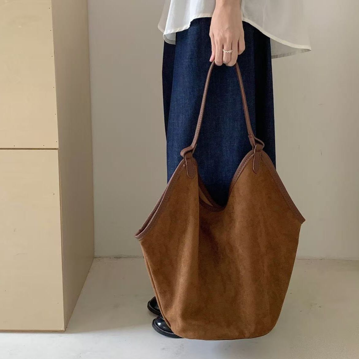 2025 new multi fruit women's retro handbag luxury bag women's autumn and winter crossbody bag designer bag lazy style shoulder bag
