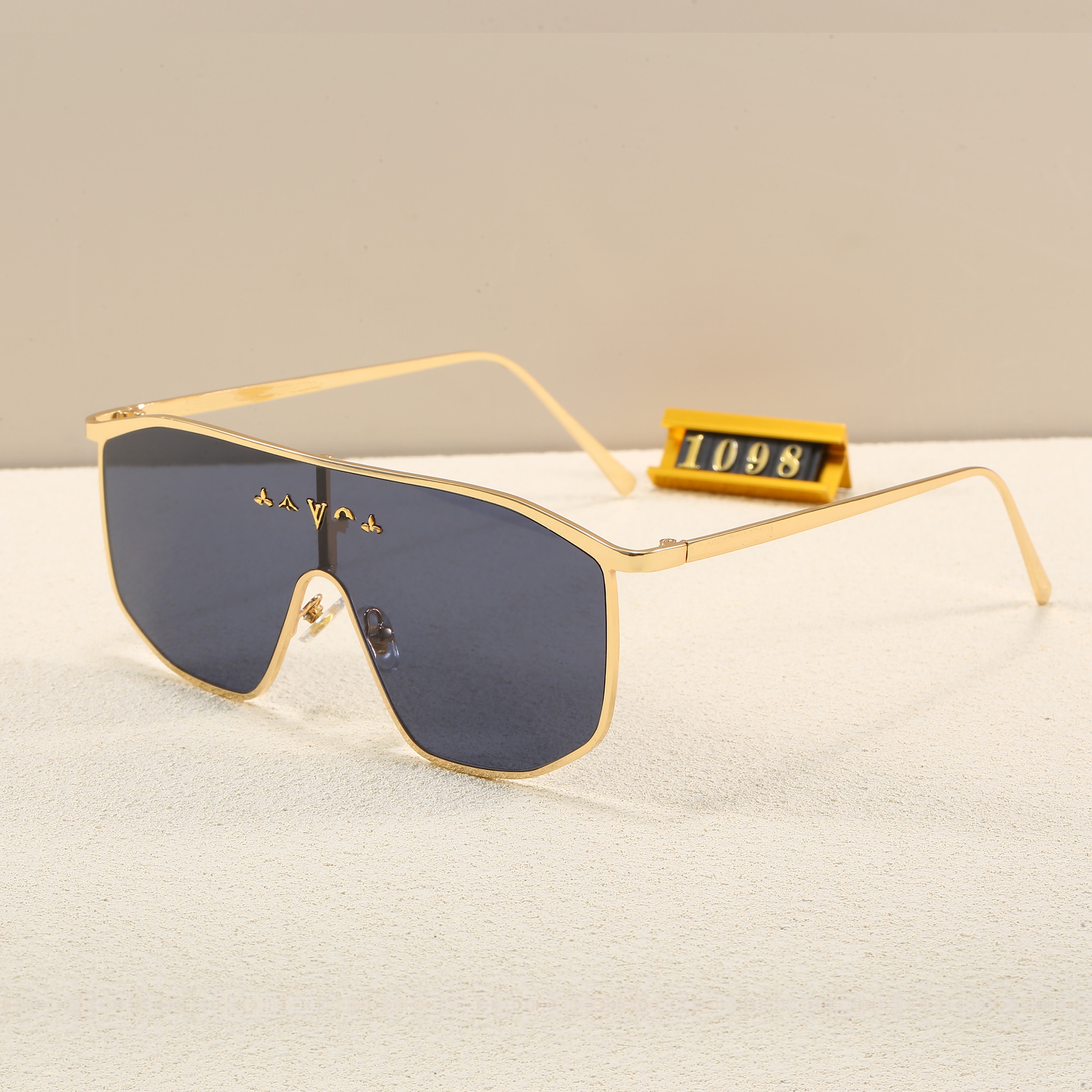 Luxury Designer sunglasses Outdoor Beach Sunglasses Classic square-framed sunglasses Women's glasses High quality sunglasses2025