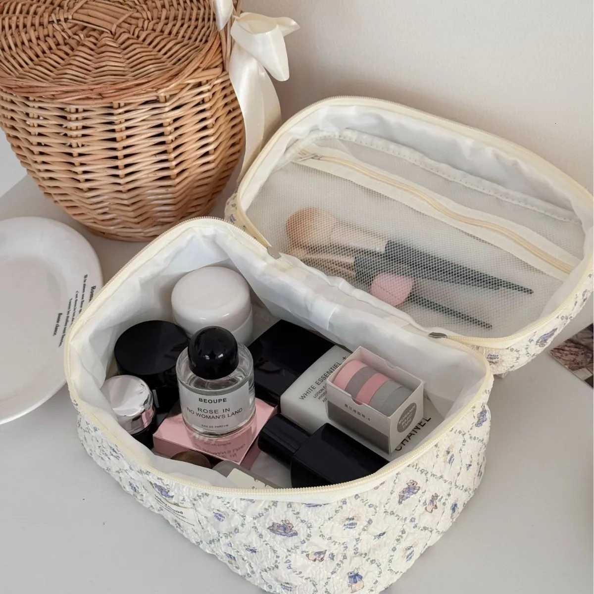 Cute Cartoon Prints Womens Makeup Case Bag Quilted Cotton Large Storage Bags Ladies Cosmetic Handbags Female Clutch Pouch PurseXJ250910