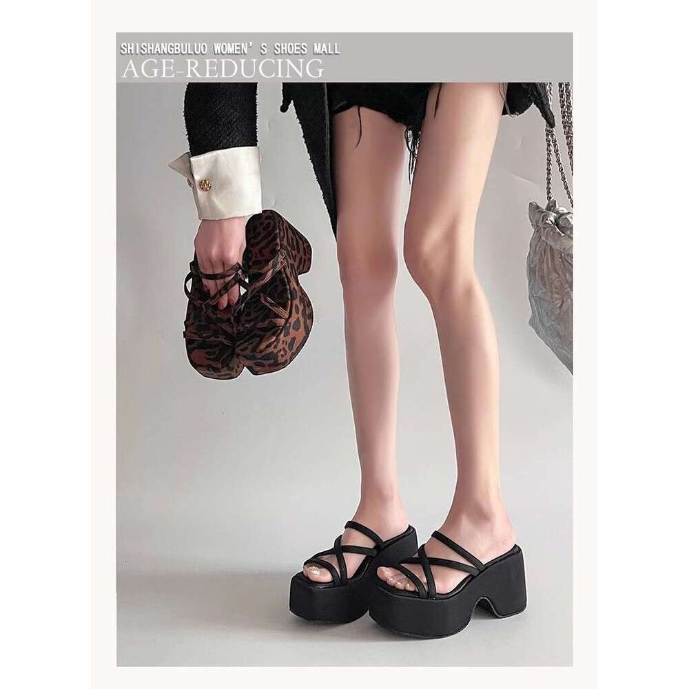 Thick-Soled Black Platform 2025 Spring/Summer New Women's Fashionable French Style Beach Vacation Roman Sandals