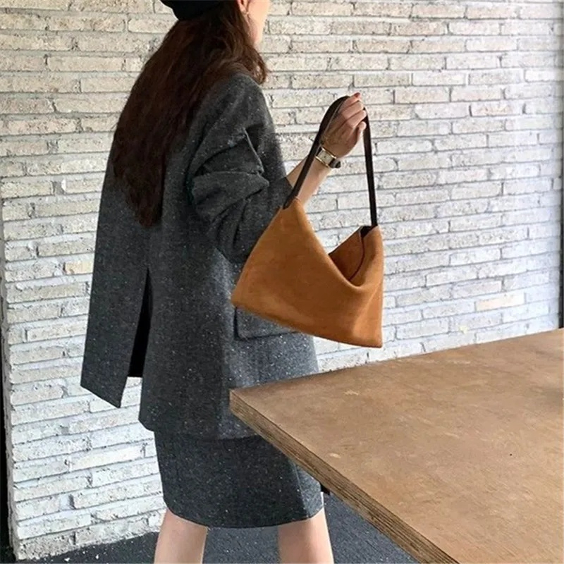 Retro Style Velvet Patchwork Women s Handbag With One Shoulder And Underarm Strap Magnetic Buckle Fashionable Matte Designer Bag Travel Bag