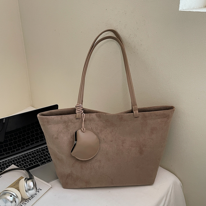 Fashionable, luxurious, large capacity single shoulder backpack for women, simple and versatile handbag, essential crossbody bag for women's shop