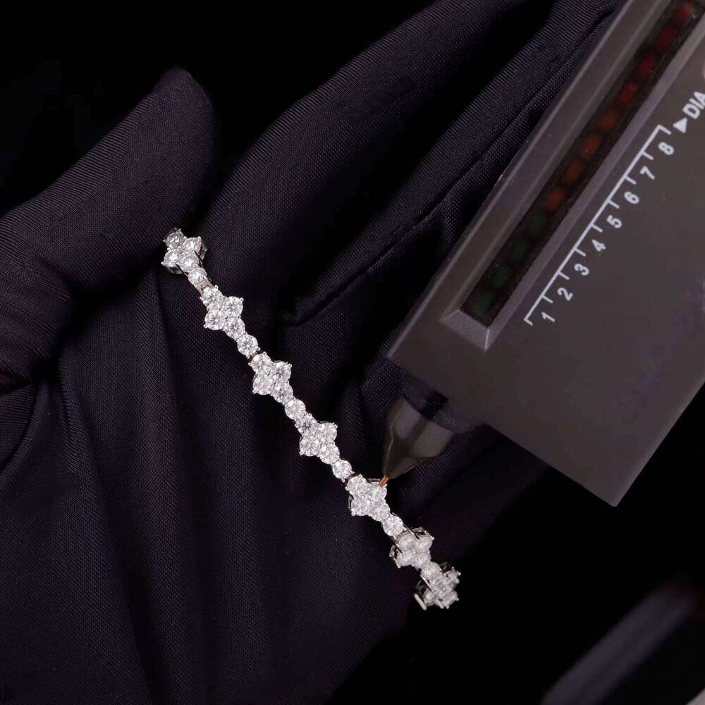 Stylish New Arrival Fashion Femme Design Sier VVS Moissanite Dia Iced Out Four Leaf Clover Cross Tennis Chain Bracelet