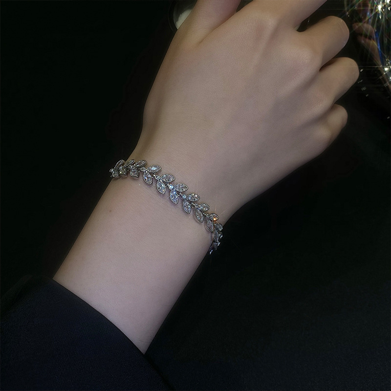 Fashionable Temperament Inlaid Zircon Leaf Ins Style Trendy Internet Celebrity Bracelet Versatile Personality Design Sense Jewelry - view 5