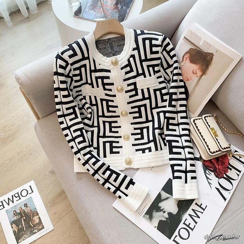 Women's Knits Spring And Autumn Knitted Cardigan Coat Women With Buttons French Chic Top Korean Style Alphabet O-Neck Short Sweaters