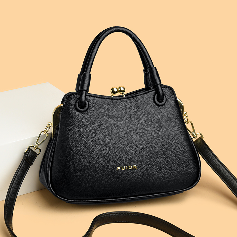 Luxury Equestrian-Inspired Tote for Her: Sturdy Fabrication Meets Opulent Appeal