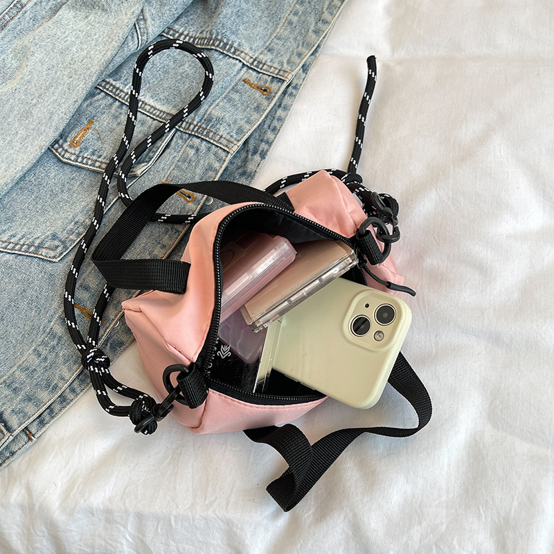 Luxury Free Shipping Bag Summer Mountain Style Mini Crossbody Bag Designer Bag Trendy Cool Decorative Pendant Earphone Mini Bag Oxford Cloth Original 