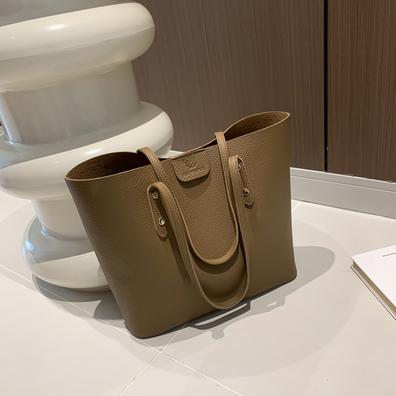 Free shipping designer Vintage Spring Summer Trend New Simple Casual Large Capacity High-end Feel Single Shoulder Bag Crossbody Tote Bag