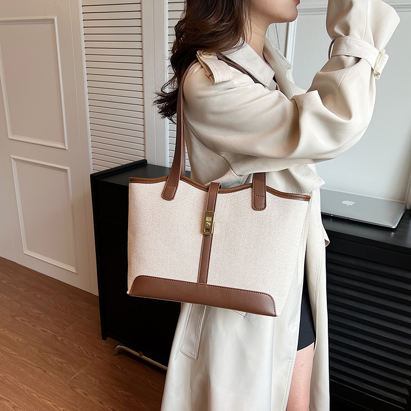 Free shipping designer Commuting Bag Fashion Handbag Trendy Women Bag Large Capacity Retro Versatile Shoulder Bag Canvas Elegant Tote Bag