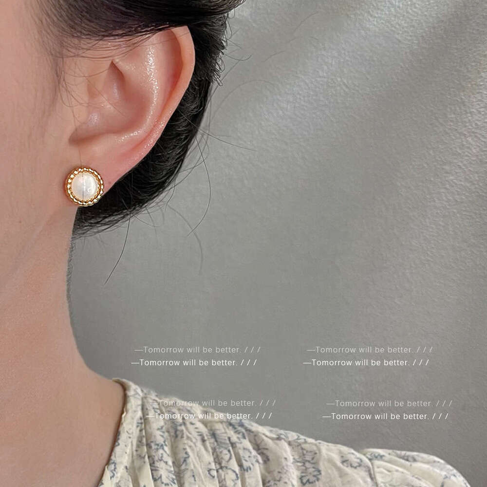 Minimalist Round Natural Shell Simple Small Fashion Versatile High-end Earrings Jewelry