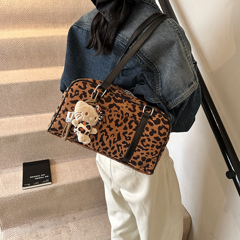 Free shipping designer Korean Style Casual Large Capacity Bag for Women Simple High-Quality Texture Retro Niche Commuter Bag Shoulder Bag Pillow Bag