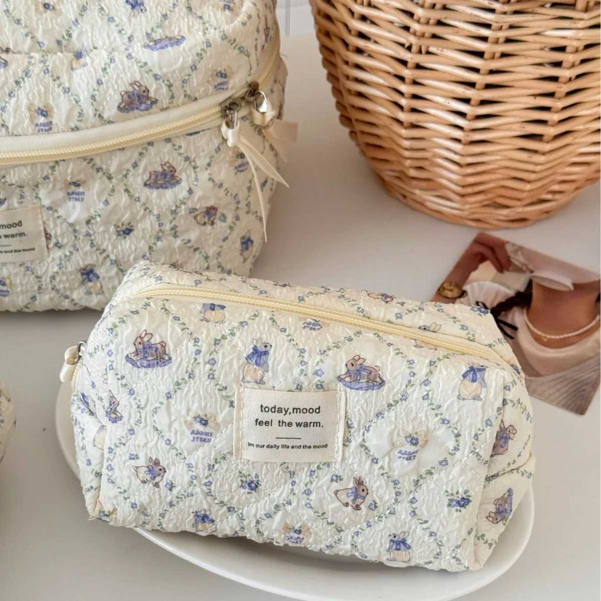 Cute Cartoon Prints Womens Makeup Case Bag Quilted Cotton Large Storage Bags Ladies Cosmetic Handbags Female Clutch Pouch PurseXJ250910