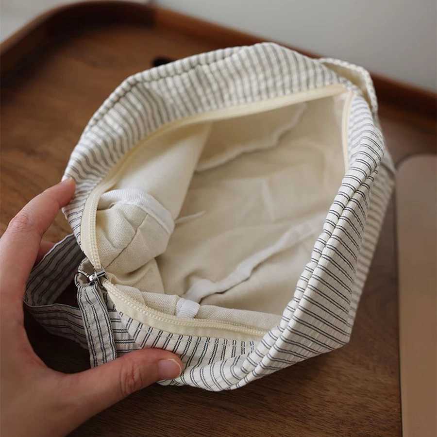 Handheld largecapacity cosmetic bags men women universal portable wash bag travel organizer bag clothing storage liner bagXJ250910