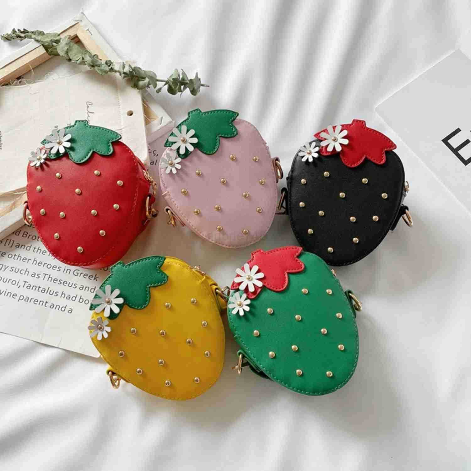 Mini Crossbody Shoulder Bag for Little girls StrAWberry Shape Purse with Rivets girls Cute Coin Purse Wallet Handbag RedZ250910