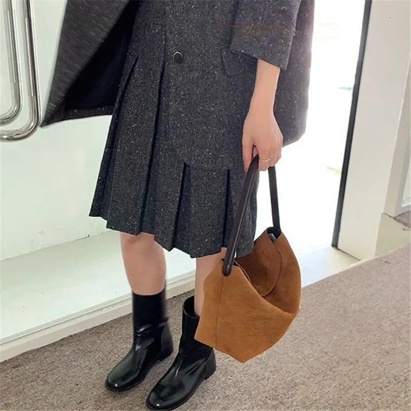 Retro Style Velvet Patchwork Women s Handbag With One Shoulder And Underarm Strap Magnetic Buckle Fashionable Matte Designer Bag Travel Bag