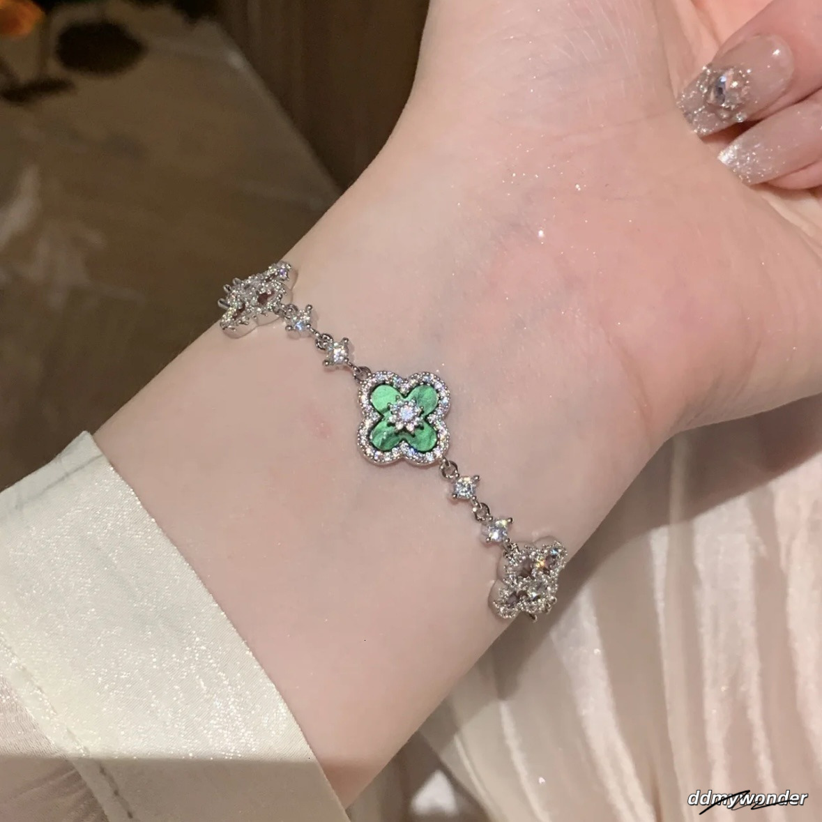 Zircon Rhombus Hollow Flower Light High-End Elegant Bracelet Personality Exquisite Fashion Versatile Jewelry For Women