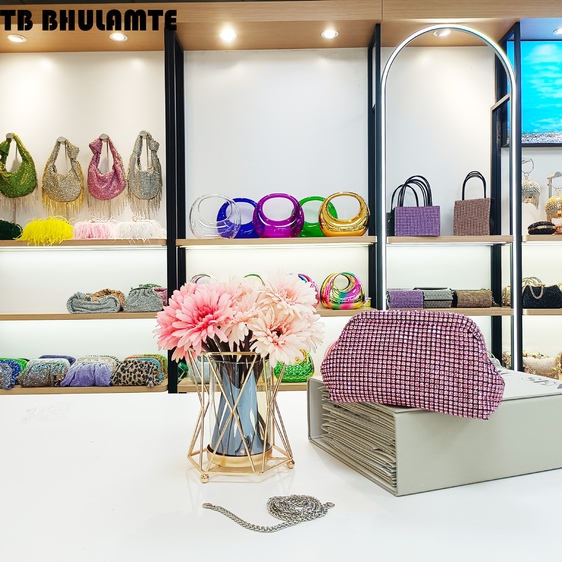 Free Shipping Designer Bag 2025 Luxury Bag Light Luxury Diamond-studded Shell Bag Rhinestone Evening Bag Women's Handheld Underarm Bag Diamond-st