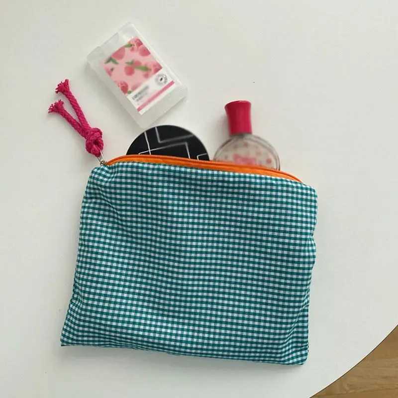 Girls Plaid Makeup Bag Cute Toiletry Beauty Case Large Capacity Storage Bag Zipper Make Up Organizer Clutch Lipstick Phone PurseXJ250910