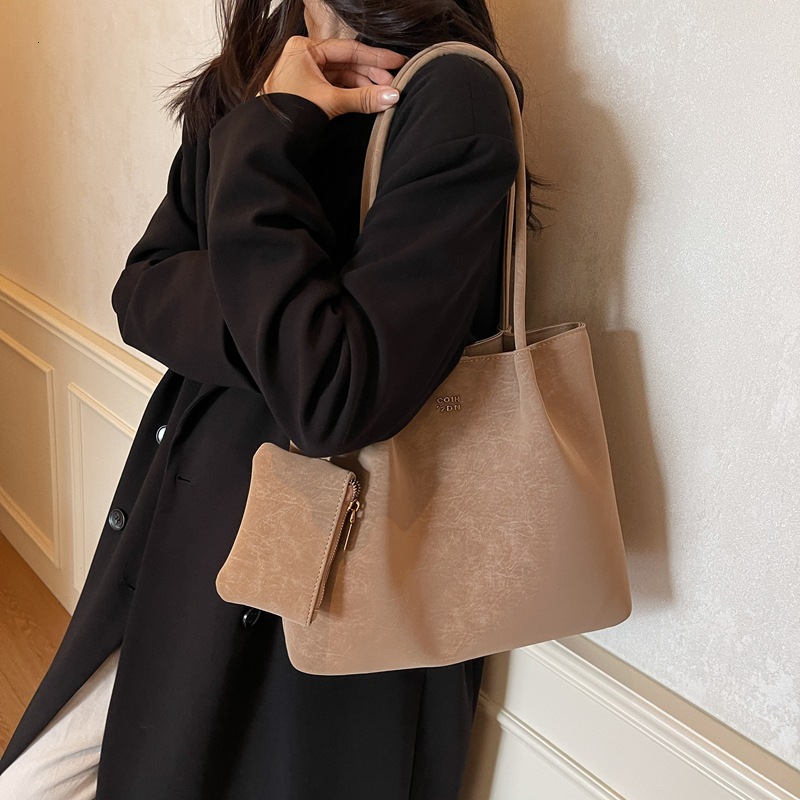 Free shipping designer Women Tote Bag New Retro Versatile Mother-Daughter Bag Large Capacity Commuter Bag Single Shoulder Bag High-End Feel Underarm B