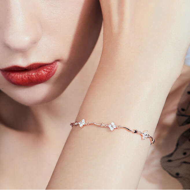 Four-Leaf Clover Bracelet for Women, Light Niche Design, Exquisite and Simple Student Jewelry, 2024 New Trend Birthday Gift