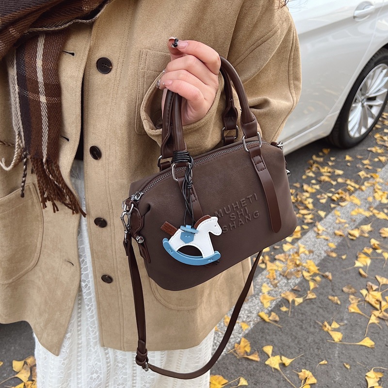 2025 designer's new high-end niche commuting casual crossbody bag