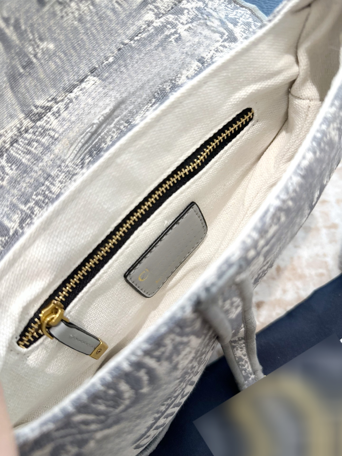 Best-selling saddle-style handbag designed by a designer, fashionable and trendy, with high-end texture, single-shoulder bag, luxury handbag, women�