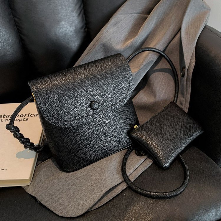 Free shipping designer TikTok Trendy New Bucket Bag for Women Lightweight Crossbody Bag Casual Shoulder Bag Versatile Summer Ultra-Soft Phone Bag